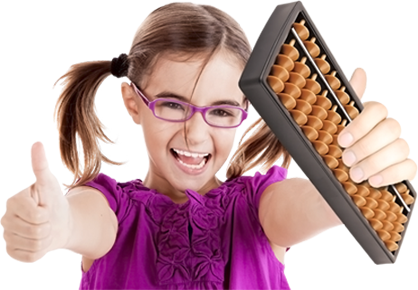 Criança Sorrindo segurando um Ábaco