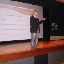 Palestra sobre exercicios para o cerebro reune 250 idosos