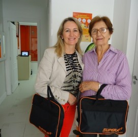 A filha Marília (à esqr) ao lado da mãe, Teresa Olívia (à dir.)