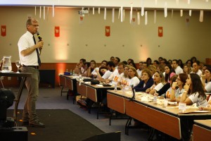 Dr. Paulo Bertolucci fala sobre envelhecimento e Alzheimer para franqueados da rede Supera