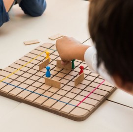 Jogos pedagógicos são utilizados no curso de ginástica cerebral do Supera para desenvolver competências cognitivas, socioemocionais e éticas