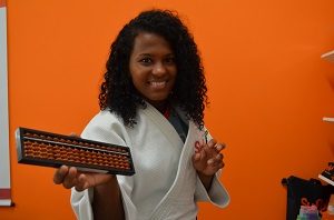 A judoca J&eacute;ssica Santos, uma das atletas patrocinadas Supera, exercita o corpo, mas n&atilde;o deixa de exercitar tamb&eacute;m o c&eacute;rebro 