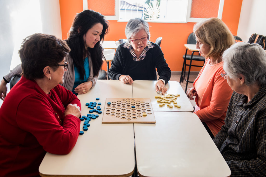 A importância dos jogos de tabuleiro para os 60 + - Supera - Estimulação Cognitiva