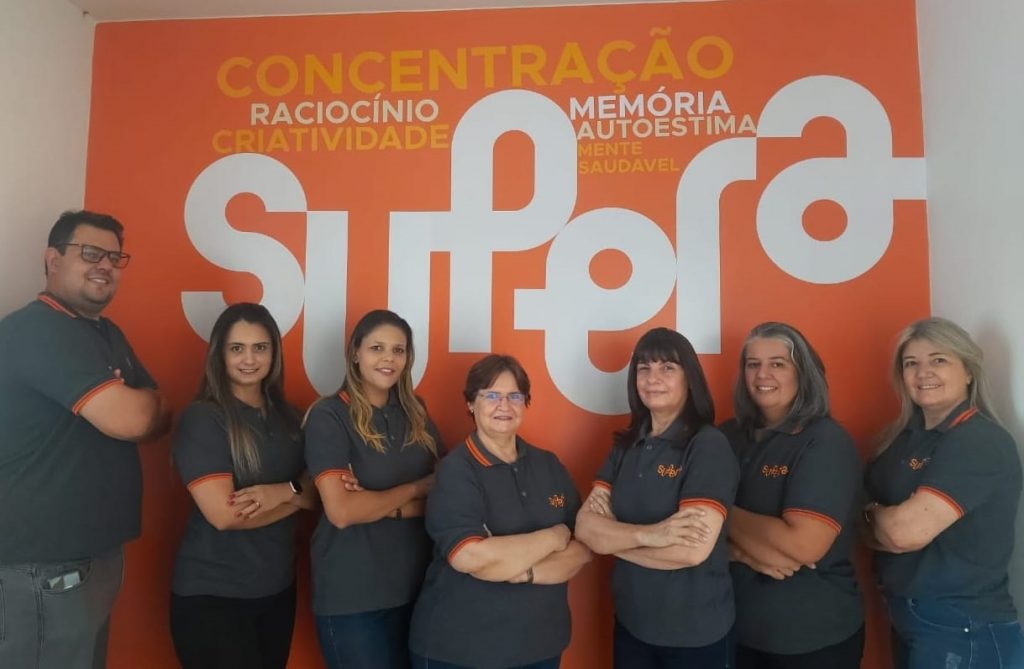 Sete pessoas que integram a equipe Supera Coromandel (MG) 