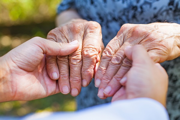 M&ecirc;s da tulipa vermelha: conscientiza&ccedil;&atilde;o para a Doen&ccedil;a de Parkinson - Supera - Estimula&ccedil;&atilde;o Cognitiva