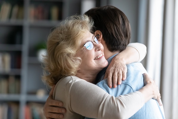 Ele faz muita falta! No Dia do abraço, seis benefícios do gesto para o seu cérebro - Supera - Estimulação Cognitiva