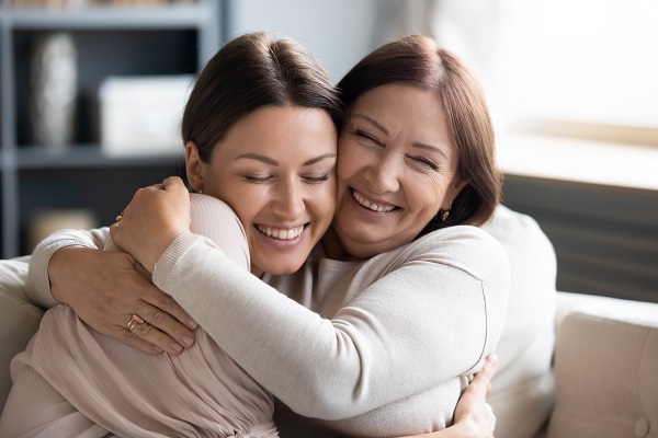 Ele faz muita falta! No Dia do abraço, seis benefícios do gesto para o seu cérebro - Supera - Estimulação Cognitiva