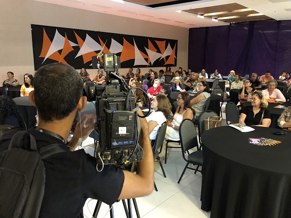 Amor de mãe e o cérebro: Supera e Beth Goulart homenageiam mães no Américas Shopping (RJ)