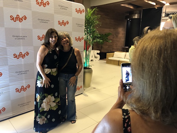 Amor de mãe e o cérebro: Supera e Beth Goulart homenageiam mães no Américas Shopping (RJ)