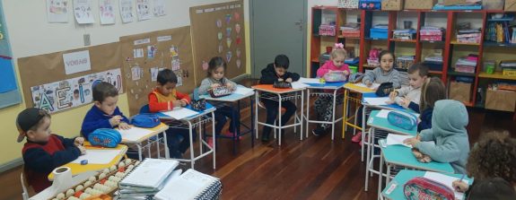 Após enchentes, Supera doa apostilas para crianças no RS