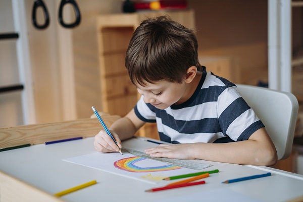 A relação entre o cérebro o desenho infantil, entenda a importância deste estímulo nesta reportagem especial com colaboração de Livia Ciacci